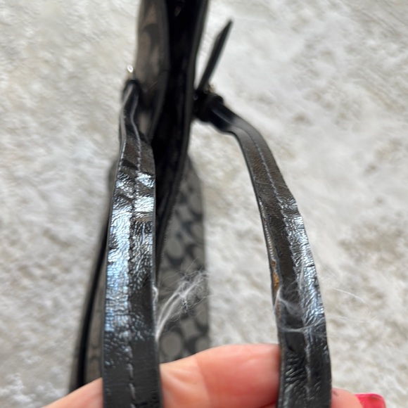 Elegant Black and Gray Tote Bag - Picture 2 of 3